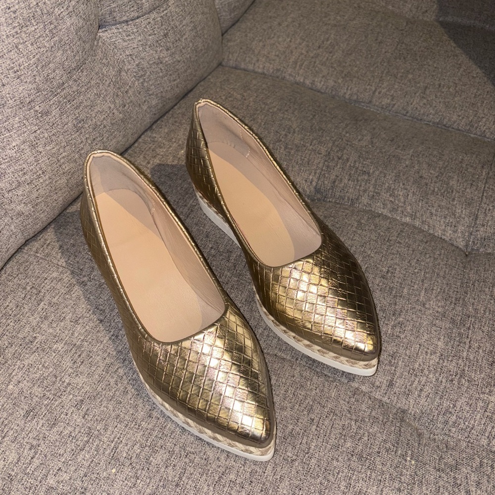 Elegant Gold Women's Flats